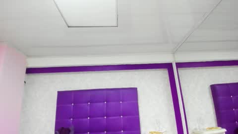 Snapshot of leamoreau__ chatting on November 23, 12:38 pm leamoreau__ online show from November 23, 12:38 pm