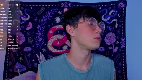 leaneseb online show from December 10, 5:39 am