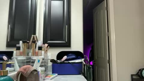 leanneluxecouple online show from October 22, 10:26 am