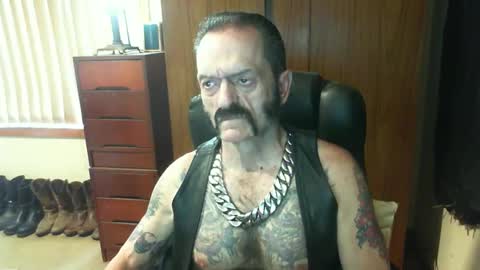 Snapshot of leathergreaser chatting on January 2, 10:55 pm leathergreaser online show from January 2, 10:55 pm