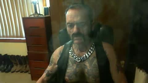 Snapshot of leathergreaser chatting on January 3, 10:08 pm leathergreaser online show from January 3, 10:08 pm