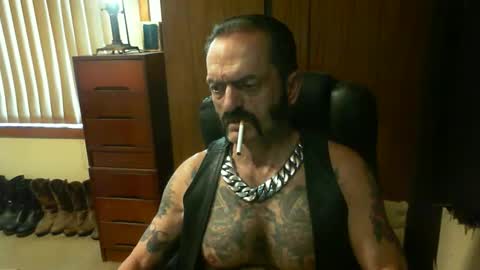 Snapshot of leathergreaser chatting on January 4, 1:10 am leathergreaser online show from January 4, 1:10 am