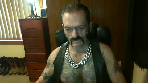Snapshot of leathergreaser chatting on January 4, 10:55 pm leathergreaser online show from January 4, 10:55 pm