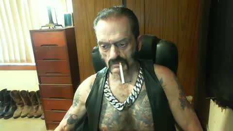 Snapshot of leathergreaser chatting on January 6, 2:26 am leathergreaser online show from January 6, 2:26 am