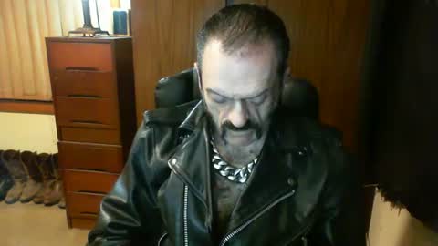 Snapshot of leathergreaser chatting on January 8, 6:09 pm leathergreaser online show from January 8, 6:09 pm