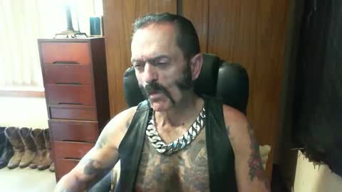 Snapshot of leathergreaser chatting on January 9, 2:01 am leathergreaser online show from January 9, 2:01 am