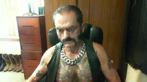 Snapshot of leathergreaser chatting on January 10, 2:04 am leathergreaser online show from January 10, 2:04 am