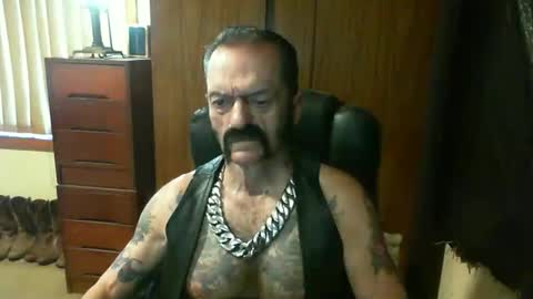 Snapshot of leathergreaser chatting on January 11, 10:29 pm leathergreaser online show from January 11, 10:29 pm