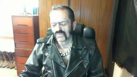 Snapshot of leathergreaser chatting on January 18, 12:24 am leathergreaser online show from January 18, 12:24 am