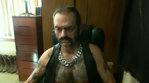 Snapshot of leathergreaser chatting on January 20, 6:10 am leathergreaser online show from January 20, 6:10 am