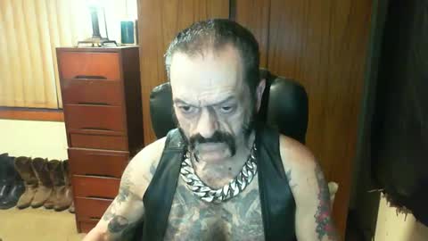 Snapshot of leathergreaser chatting on January 22, 6:52 pm leathergreaser online show from January 22, 6:52 pm