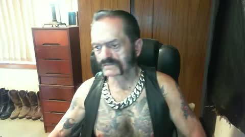 Snapshot of leathergreaser chatting on January 26, 7:21 am leathergreaser online show from January 26, 7:21 am