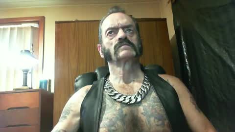 Snapshot of leathergreaser chatting on January 27, 11:54 pm leathergreaser online show from January 27, 11:54 pm