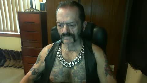 Snapshot of leathergreaser chatting on January 28, 10:12 pm leathergreaser online show from January 28, 10:12 pm