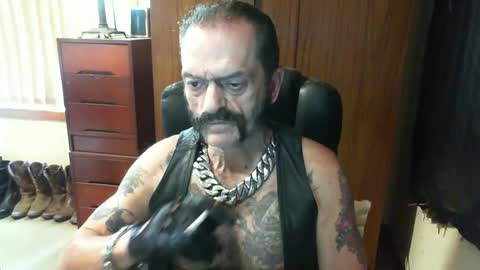 Snapshot of leathergreaser chatting on January 29, 2:19 am leathergreaser online show from January 29, 2:19 am