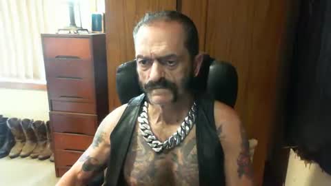 Snapshot of leathergreaser chatting on January 30, 1:55 am leathergreaser online show from January 30, 1:55 am