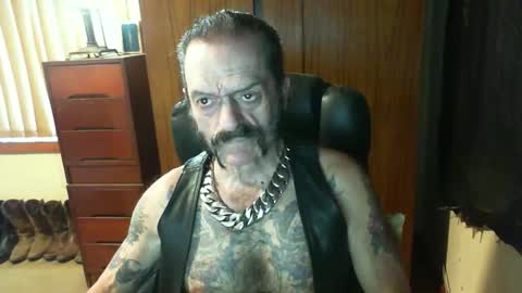 Snapshot of leathergreaser chatting on February 2, 12:09 am leathergreaser online show from February 2, 12:09 am