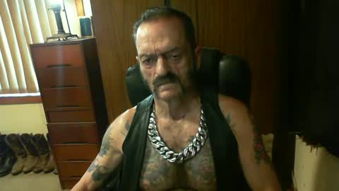 Snapshot of leathergreaser chatting on February 4, 11:49 pm leathergreaser online show from February 4, 11:49 pm