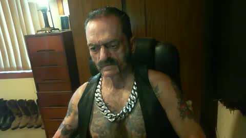 Snapshot of leathergreaser chatting on February 8, 10:08 pm leathergreaser online show from February 8, 10:08 pm