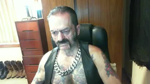Snapshot of leathergreaser chatting on February 9, 10:43 pm leathergreaser online show from February 9, 10:43 pm