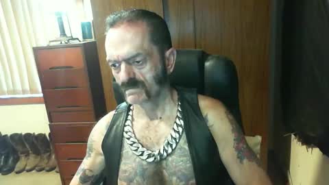 Snapshot of leathergreaser chatting on February 10, 9:25 pm leathergreaser online show from February 10, 9:25 pm