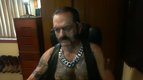 Snapshot of leathergreaser chatting on February 15, 11:47 pm leathergreaser online show from February 15, 11:47 pm