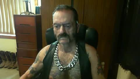 Snapshot of leathergreaser chatting on February 18, 11:41 pm leathergreaser online show from February 18, 11:41 pm