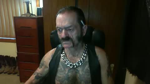Snapshot of leathergreaser chatting on February 19, 8:10 pm leathergreaser online show from February 19, 8:10 pm