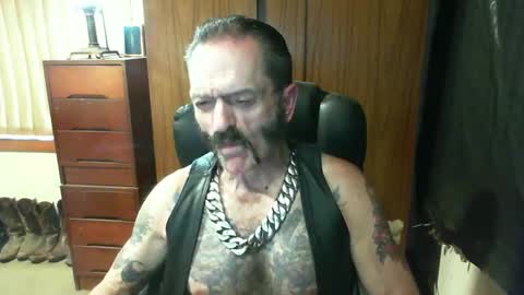 Snapshot of leathergreaser chatting on March 1, 8:13 am leathergreaser online show from March 1, 8:13 am