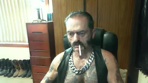 Snapshot of leathergreaser chatting on March 4, 1:23 am leathergreaser online show from March 4, 1:23 am