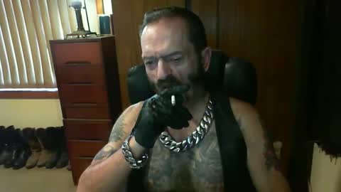 Snapshot of leathergreaser chatting on March 4, 11:00 pm leathergreaser online show from March 4, 11:00 pm