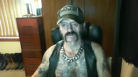 Snapshot of leathergreaser chatting on March 11, 5:49 am leathergreaser online show from March 11, 5:49 am