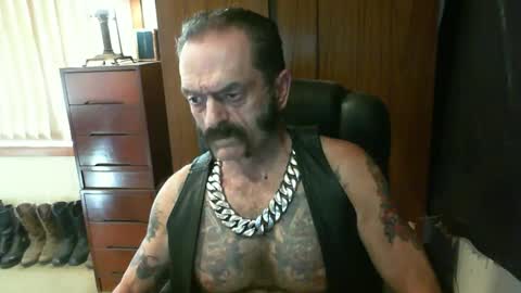 Snapshot of leathergreaser chatting on March 12, 6:18 am leathergreaser online show from March 12, 6:18 am
