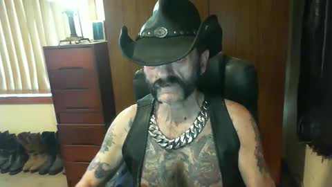 Snapshot of leathergreaser chatting on September 19, 12:12 am leathergreaser online show from September 19, 12:12 am