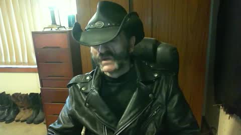 Snapshot of leathergreaser chatting on September 21, 8:43 pm leathergreaser online show from September 21, 8:43 pm