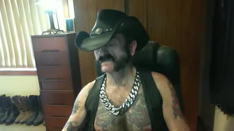 Snapshot of leathergreaser chatting on September 27, 12:15 am leathergreaser online show from September 27, 12:15 am
