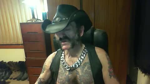 Snapshot of leathergreaser chatting on September 28, 8:42 am leathergreaser online show from September 28, 8:42 am