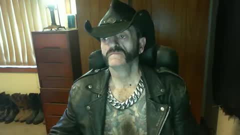 Snapshot of leathergreaser chatting on October 13, 9:04 pm leathergreaser online show from October 13, 9:04 pm