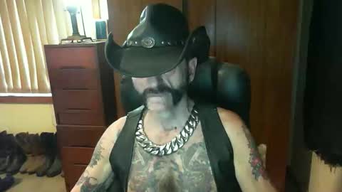 Snapshot of leathergreaser chatting on October 16, 11:06 pm leathergreaser online show from October 16, 11:06 pm