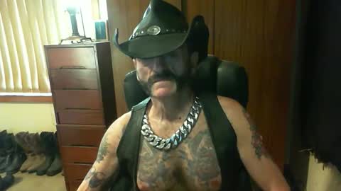 Snapshot of leathergreaser chatting on October 19, 7:20 am leathergreaser online show from October 19, 7:20 am