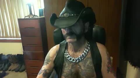 Snapshot of leathergreaser chatting on October 20, 8:42 pm leathergreaser online show from October 20, 8:42 pm