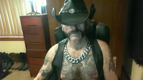 Snapshot of leathergreaser chatting on October 21, 7:47 pm leathergreaser online show from October 21, 7:47 pm
