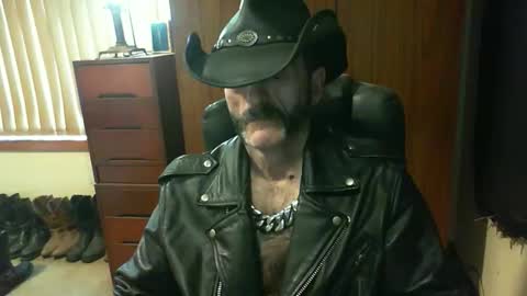 Snapshot of leathergreaser chatting on October 28, 10:12 pm leathergreaser online show from October 28, 10:12 pm