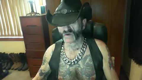 Snapshot of leathergreaser chatting on October 29, 10:11 pm leathergreaser online show from October 29, 10:11 pm