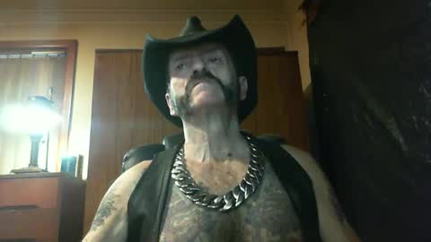 Snapshot of leathergreaser chatting on October 31, 7:37 pm leathergreaser online show from October 31, 7:37 pm