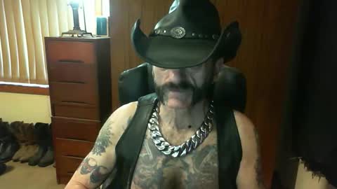 Snapshot of leathergreaser chatting on November 1, 8:22 pm leathergreaser online show from November 1, 8:22 pm