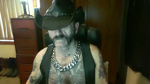 Snapshot of leathergreaser chatting on November 3, 10:21 pm leathergreaser online show from November 3, 10:21 pm