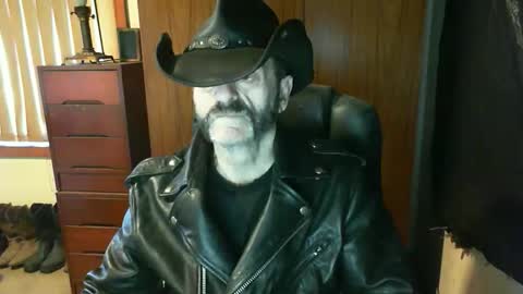 Snapshot of leathergreaser chatting on November 4, 8:19 pm leathergreaser online show from November 4, 8:19 pm
