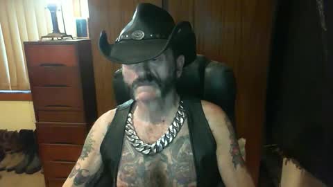 Snapshot of leathergreaser chatting on November 5, 8:25 am leathergreaser online show from November 5, 8:25 am