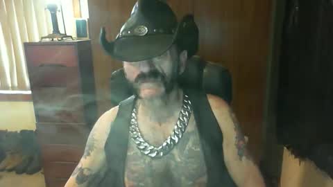 Snapshot of leathergreaser chatting on November 12, 11:25 pm leathergreaser online show from November 12, 11:25 pm